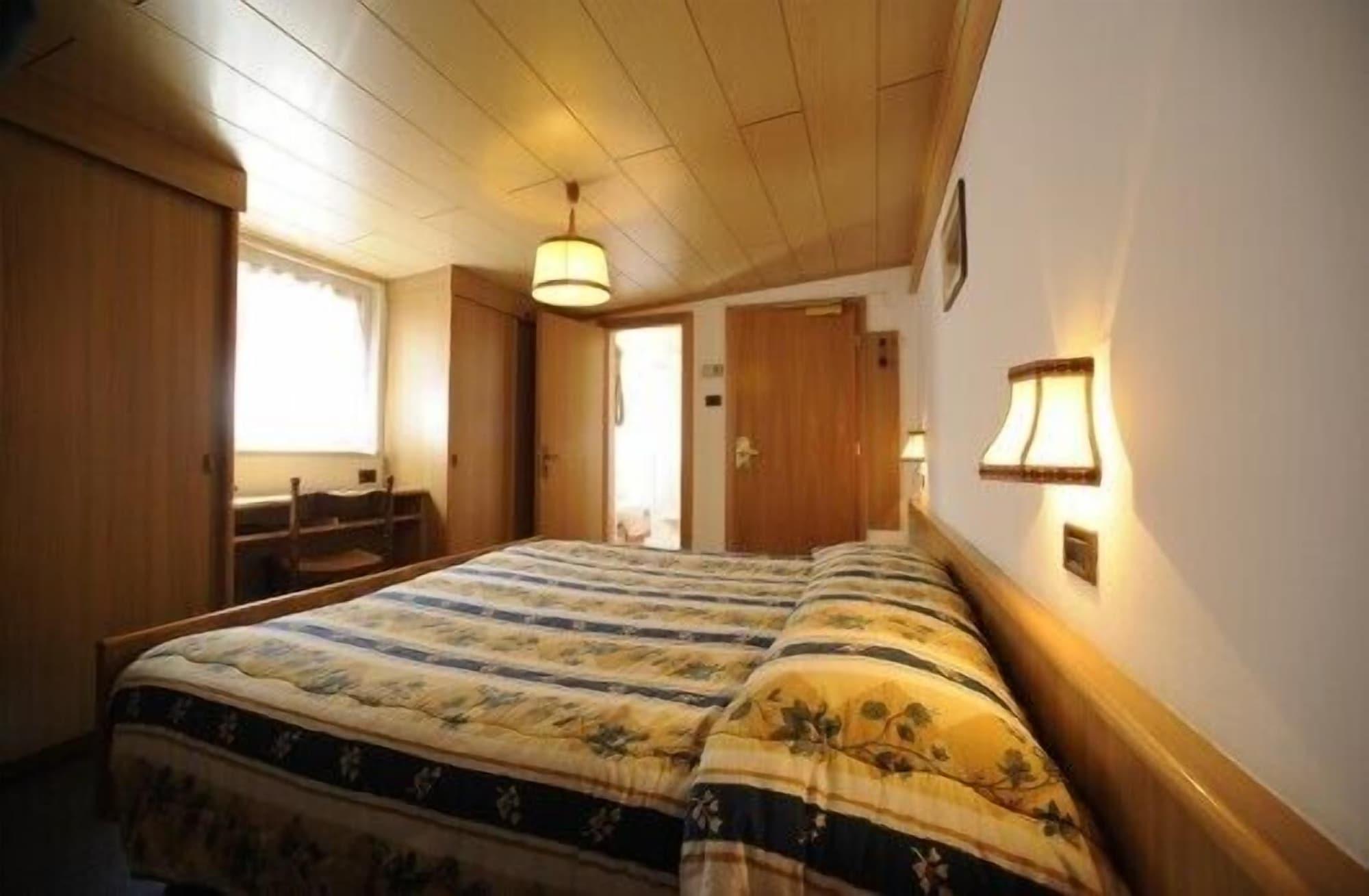 פוצה די פאסה Hotel Arnika מראה חיצוני תמונה