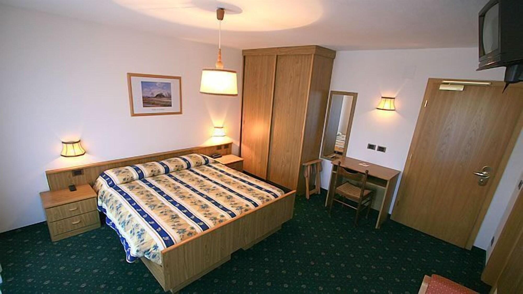 פוצה די פאסה Hotel Arnika מראה חיצוני תמונה