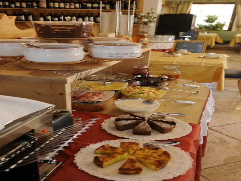 פוצה די פאסה Hotel Arnika מראה חיצוני תמונה